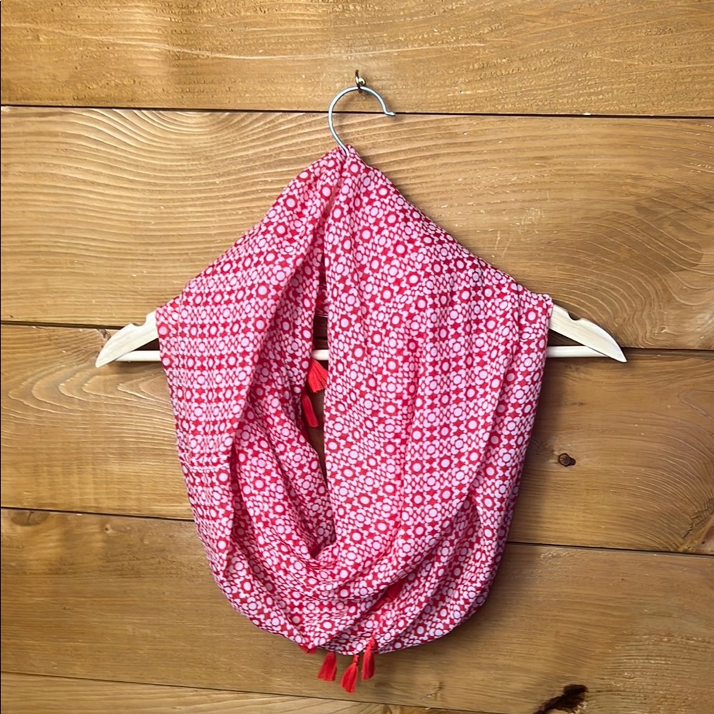 OSFM Women’s Red White Geometrical Patterned Scarf‎ 35x29 Fringe Lightweight